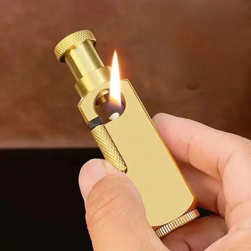 Gold-Colored Steampunk Lighter tendance