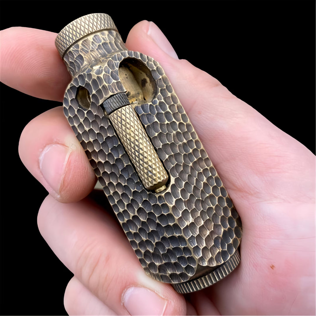 Retro-Style Steampunk Kerosene Lighter tendance
