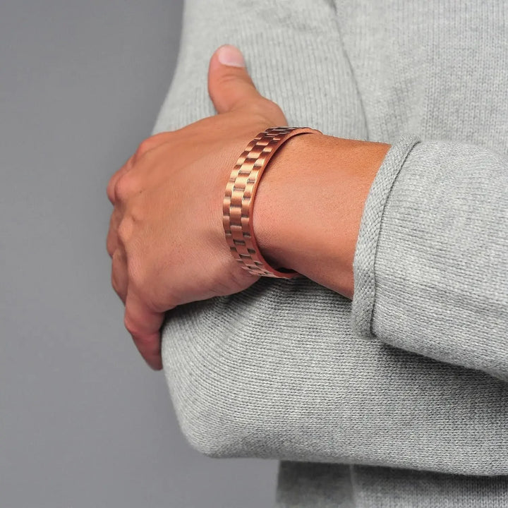 Sleek Steampunk Magnetic Bracelet tendance