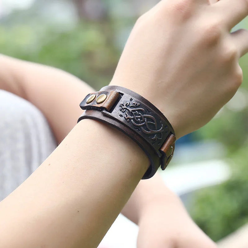 Vintage Steampunk Leather Bracelet With Patterns rugged